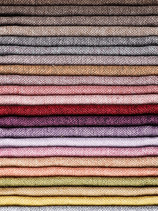 Poileistear agus fabraic línéadaigh do tolg